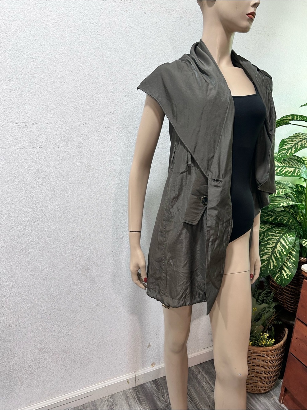 Cloche Olive Green Lightweight Cover-Up Vest
